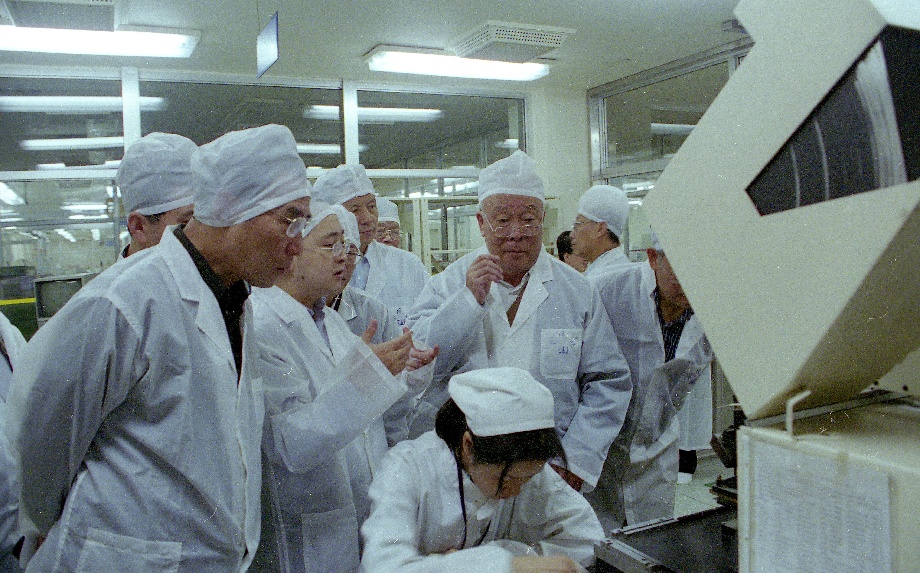 4院士專家來廠指導.jpg